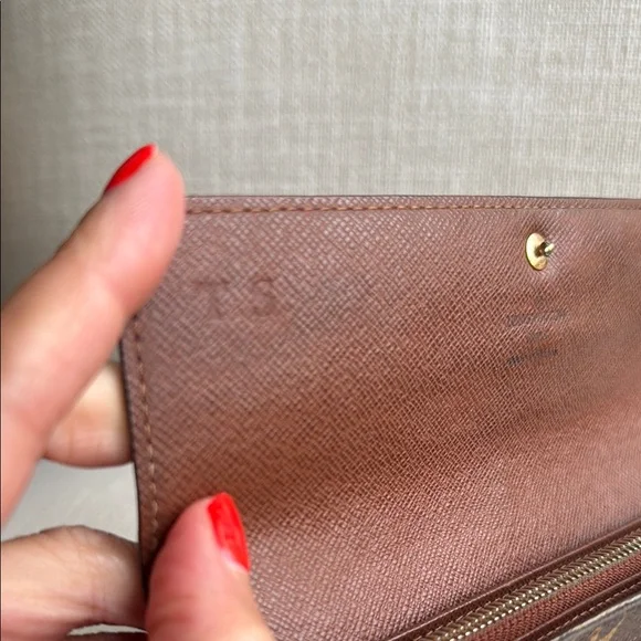 LV Monogram Sarah Wallet - Picture 9 of 13